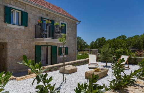 Cista Provo House | Bayne House: Family-Friendly Getaway with Hot Tub Access