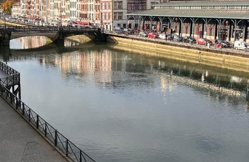 Bayonne Apartment | Bayonne centre Grand appartement sur les quais