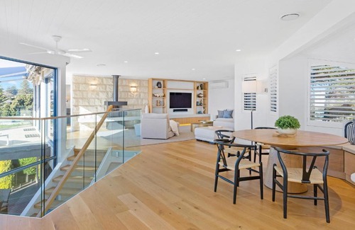 Portsea House | Oceanfront Bayoona: Ideal for Family Getaways