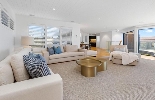 Portsea House | Oceanfront Bayoona: Ideal for Family Getaways