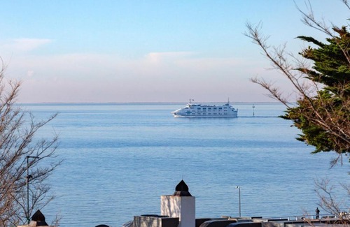 Portsea House | Oceanfront Bayoona: Ideal for Family Getaways