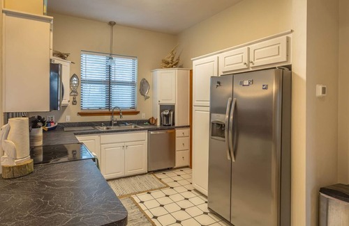 Carrabelle House | Serene Bayou Breeze: Private Waterfront Retreat with Pool