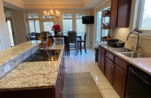 Slidell House | Bayou canal spacious 5-bedrm house, 1 acre Slidell, AC, WiFi