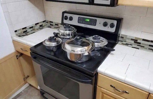 League City House | Charming Bayou Cottage: 4-Bed House Near NASA & Kemah