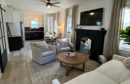 East Pensacola Heights House | Bayou Waterfront Cottage: Ocean View & Family-Friendly Stay
