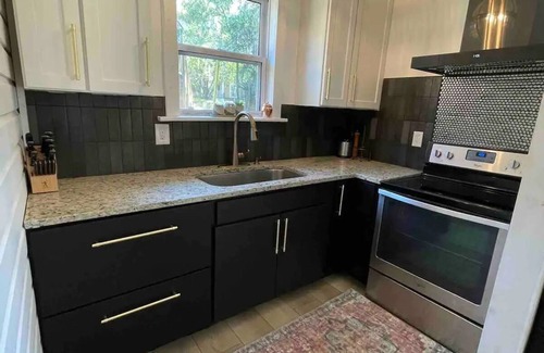 East Pensacola Heights House | Bayou Waterfront Cottage: Ocean View & Family-Friendly Stay