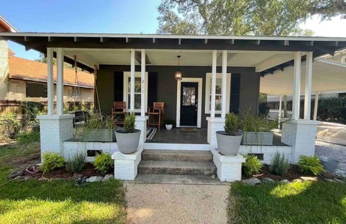 East Pensacola Heights House | Bayou Waterfront Cottage: Ocean View & Family-Friendly Stay