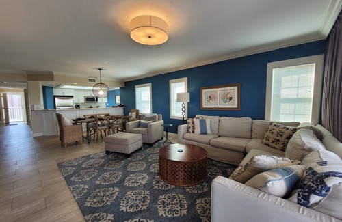 Vanderbilt Beach Condo | Unforgettable Baypoint 6th Floor Condo with Ocean Views