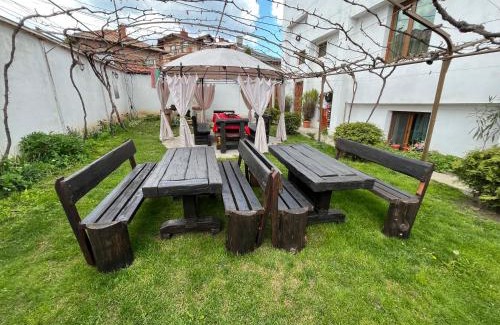 Dobrinishte House | Family-Friendly Bayrakova Guest House with High Ratings