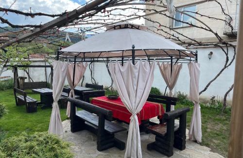 Dobrinishte House | Family-Friendly Bayrakova Guest House with High Ratings