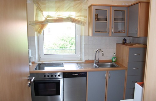 Bayreuth Apartment | Bayreuth 9 min. to the center: rose garden R1 with 3 *, great balcony awning