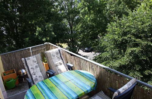 Bayreuth Apartment | Bayreuth 9 min. to the center: rose garden R1 with 3 *, great balcony awning
