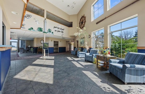 Put-in-Bay Hotel | BayShore ADA #126: Ocean View with Pool & Family Friendly