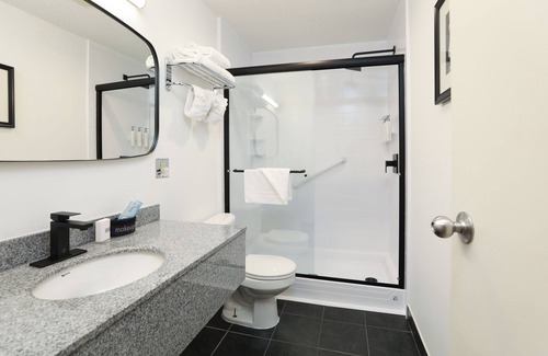 Waterton Park Hotel | Relax at Bayshore Inn & Spa: Pool, Spa & Family Amenities