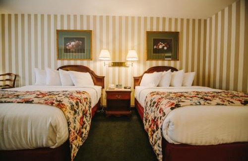 Traverse City Hotel | Beachfront Living at Bayshore Resort - Rated 9/10 by Guests