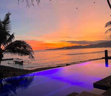 Candi Dasa Resort | Oceanfront Bayshore Villa with Pool and Hot Tub Access