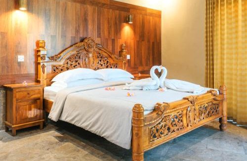 Candi Dasa Resort | Oceanfront Bayshore Villa with Pool and Hot Tub Access
