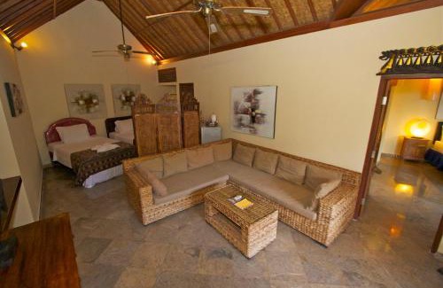 Candi Dasa Resort | Oceanfront Bayshore Villa with Pool and Hot Tub Access