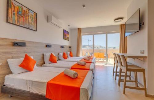 Swieqi Apartment | Cozy Bayside A Apartments with Inviting Hot Tub Amenities