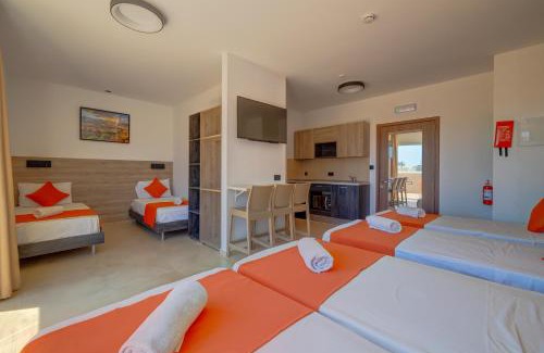 Swieqi Apartment | Cozy Bayside A Apartments with Inviting Hot Tub Amenities