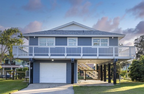 Rockport Cottage | Discover Bayside Blessing: Pet-Friendly Oceanfront Retreat