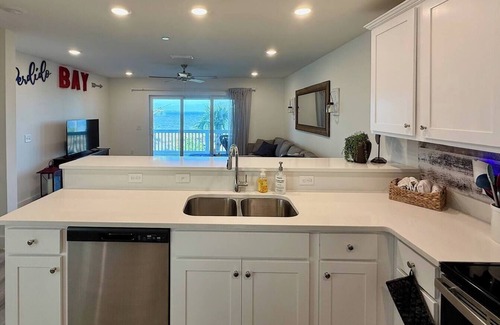 Innerarity Townhomes House | Bayside Bliss: Beautiful Views & Pool!