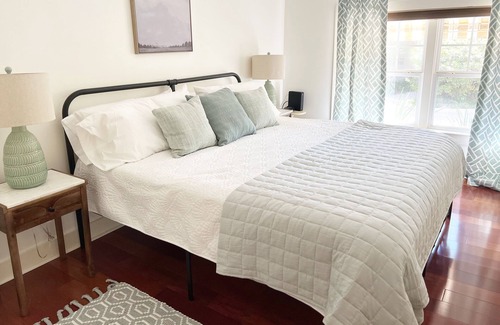 Fairhope Cottage | Relaxing Retreat: Downtown Fairhope Avenue Gem