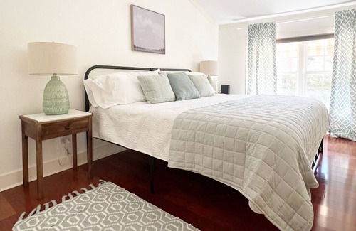Fairhope Cottage | Relaxing Retreat: Downtown Fairhope Avenue Gem