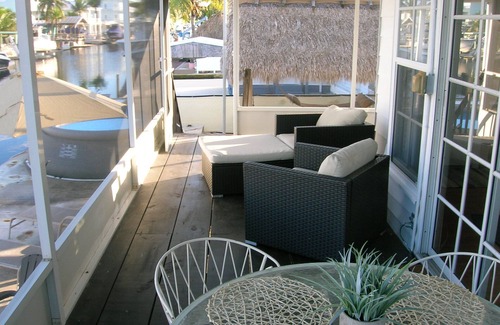 Sexton Cove Estates House | Bayside Cottage with Dock: Family-Friendly Retreat Awaits