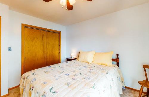 The Bays House | Discover Leavitt Road Cottages with Oceanfront Views