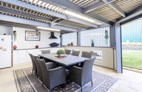 Ledge Point House | Bayside home, with ocean views cross the road to the beach