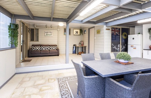 Ledge Point House | Bayside home, with ocean views cross the road to the beach