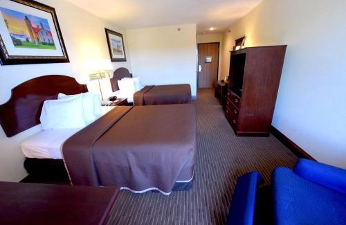 Mackinaw City Hotel | Relax at the Bayside Hotel of Mackinac with Oceanfront Views