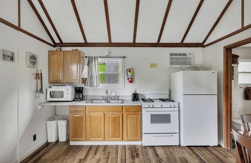 Cooperstown - Otsego Lake Hotel | Eco-Friendly Bayside Inn & Marina with Ocean Views