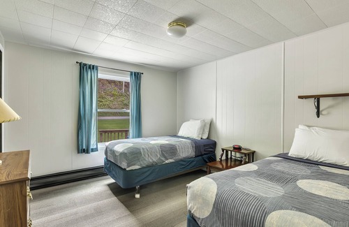 Cooperstown - Otsego Lake Hotel | Eco-Friendly Bayside Inn & Marina with Ocean Views