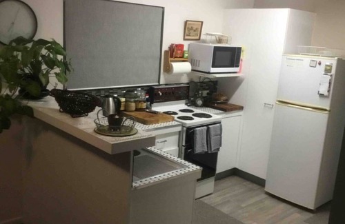 Wynnum Apartment | Bayside Lifestyle Getaway Sleeps 4