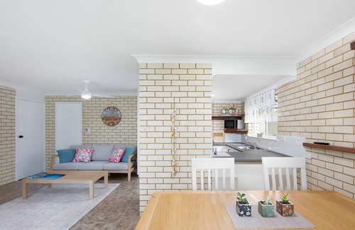 Yamba Apartment | Relax at Bayside: Family-Friendly with Pool & Kitchen