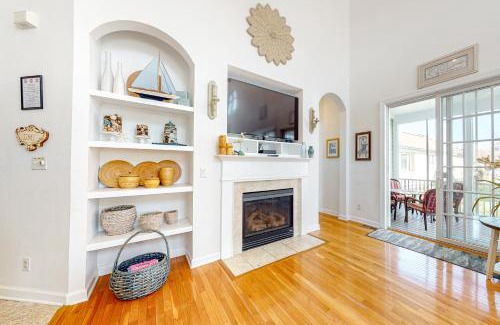 Bayside Village House | Family-Friendly Bayside Resort with Pool & Hot Tub Access