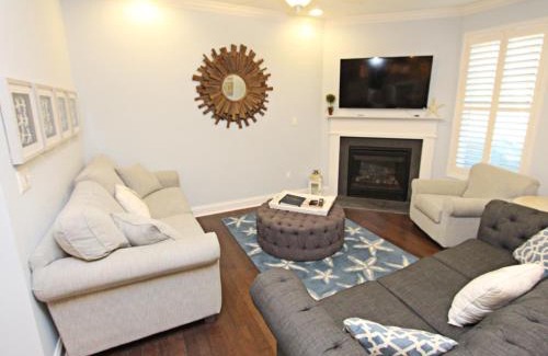 Bayside House | Discover Bayside Resort with Pool and Hot Tub Amenities