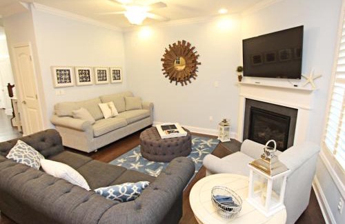 Bayside House | Discover Bayside Resort with Pool and Hot Tub Amenities