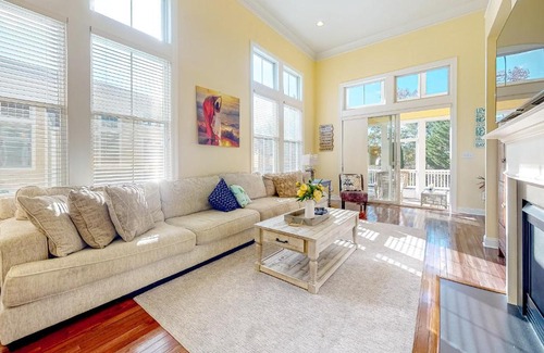 The Commons House | Prime Escape at Bayside Resort with Pool & Hot Tub Amenities