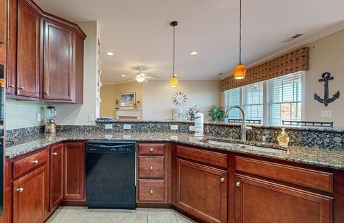 Sun Ridge Condo | Dog-Friendly Bayside Resort: Golf, Pools & Hot Tubs Awaits!