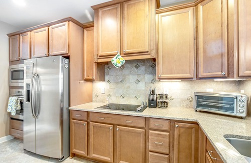 The Commons House | Relaxing Bayside Resort Home with Pool & Ocean View Amenities