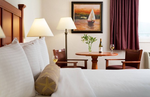 West Yarmouth Hotel | Beachfront Bliss at Bayside Resort Hotel with Pool & Spa