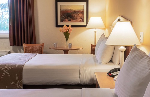 West Yarmouth Hotel | Beachfront Bliss at Bayside Resort Hotel with Pool & Spa