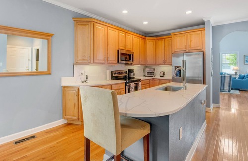 The Commons House | Bayside Resort house w/ pool, gym, basketball court, and golf on-site