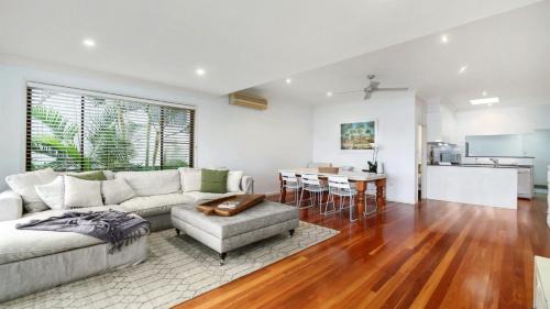 Pretty Beach House | Relax at Bayside Retreat - Pet Friendly with Free Wifi