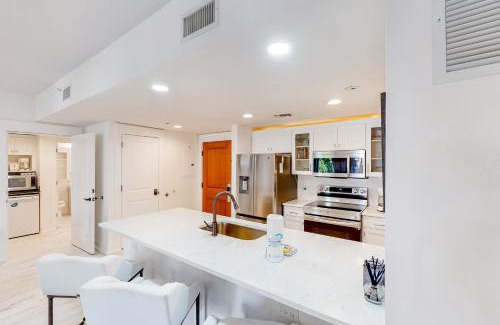 Baytowne Wharf Apartment | Discover Baytowne Wharf Market Street Inn Combo Retreat