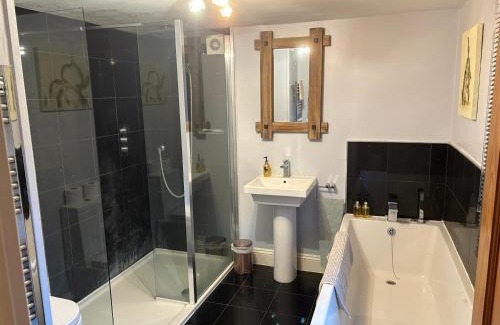 Dorchester Bed & Breakfast | Bay Tree House: 4-Star Stay with Breakfast & Family Fun
