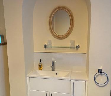Dorchester Bed & Breakfast | Bay Tree House: 4-Star Stay with Breakfast & Family Fun